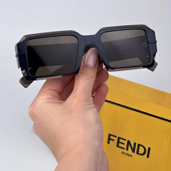 Fendi FENDIGRAPHY FE40073U 50E  Men NEW AUTHENTIC Sunglasses Rectangle Brown - Picture 1 of 10